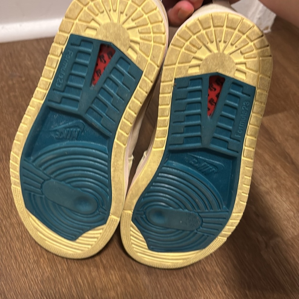 Women’s Air Jordan 1 Zoom Air Comfort 2 “Citron Tint/Dynamic Yellow” - Picture 9 of 9